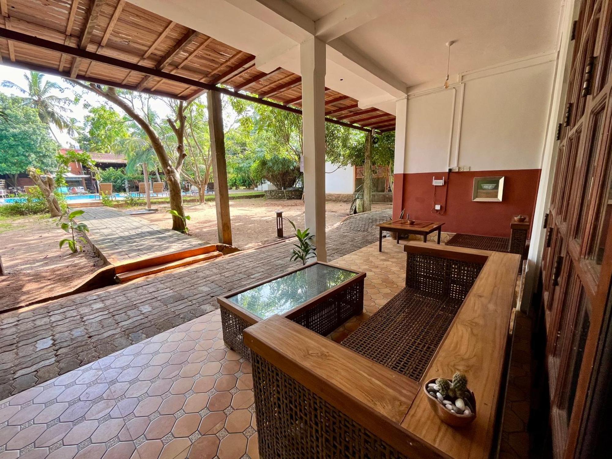 Hotel 4 U Saliya Garden Anuradhapura Exterior foto
