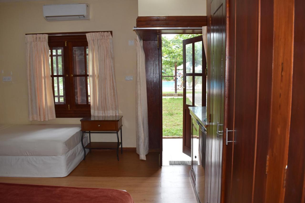 Hotel 4 U Saliya Garden Anuradhapura Exterior foto
