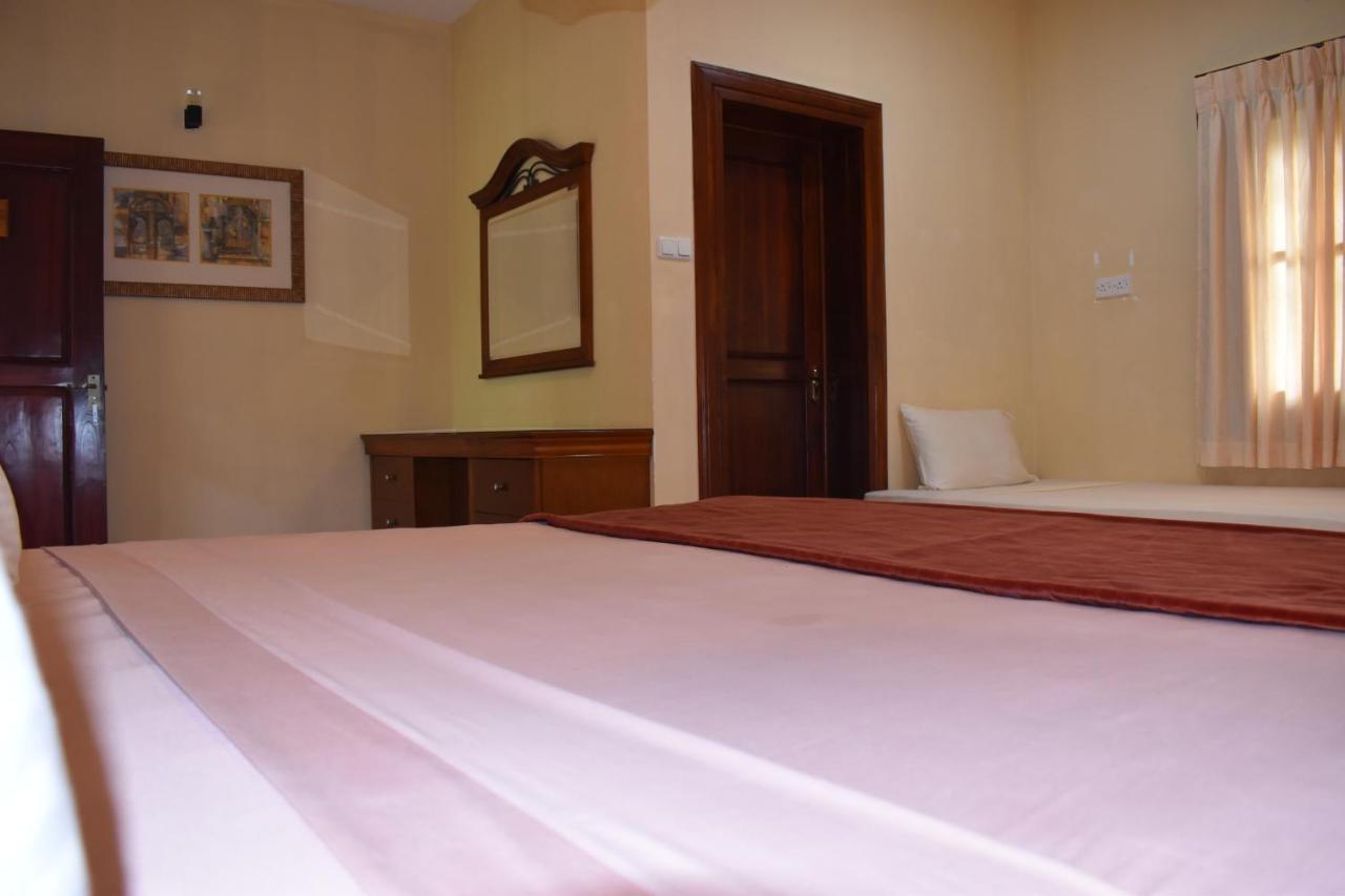 Hotel 4 U Saliya Garden Anuradhapura Exterior foto